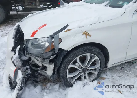 2015 Mercedes-Benz C 300 4Matic из США, поврежденный, VIN 55SWF4KB4FU008853